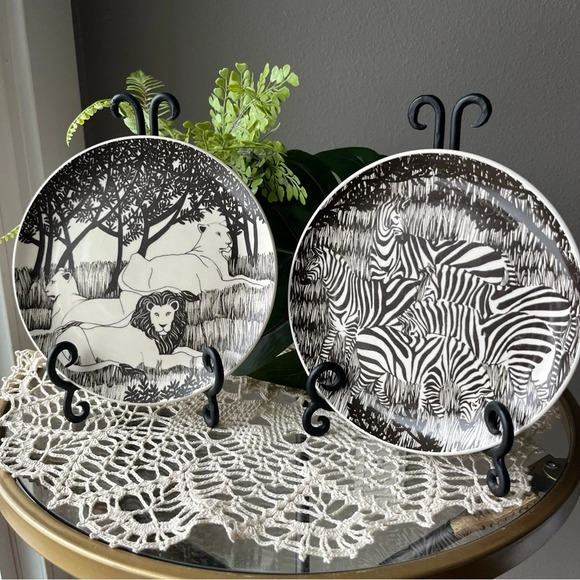 Vandor Imports Other - Vintage Vandor Imports Set Of 2 Lion And Zebra Transferware Plates + Stands